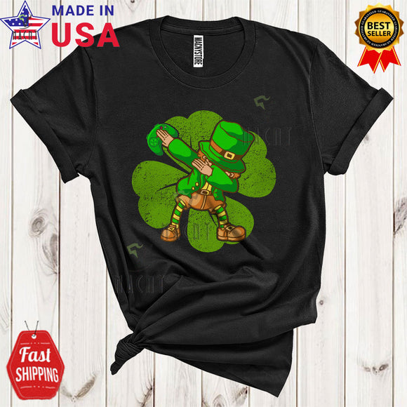 MacnyStore - Dabbing Leprechaun With Games Controller Funny Cool St. Patrick's Day Shamrock Shape Gamer Gaming T-Shirt