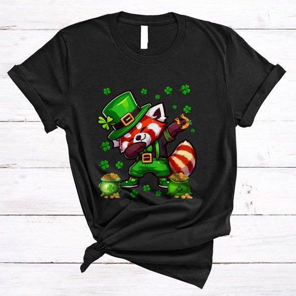 MacnyStore - Dabbing Red Panda With Horseshoe, Lovely St. Patrick's Day Wild Animal, Irish Lucky Shamrock T-Shirt