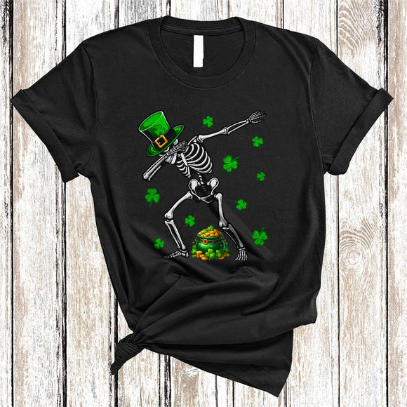 MacnyStore - Dabbing Skeleton With Shamrock, Amazing St. Patrick's Day Skeleton Lover, Family Group T-Shirt