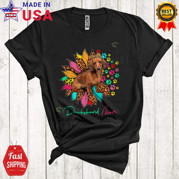 MacnyStore - Dachshund Mom Funny Cool Mother's Day Family Leopard Half Sunflower Paws T-Shirt