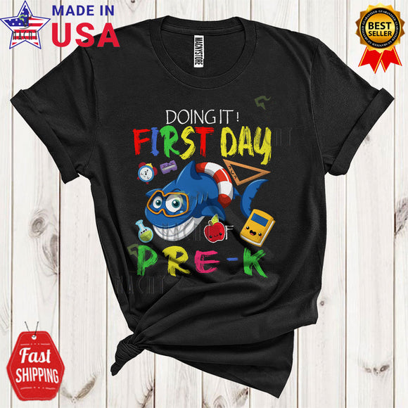 MacnyStore - Doing It First Day Of Pre-K Cool Funny Back To School Kids Shark Lover Student Teacher T-Shirt