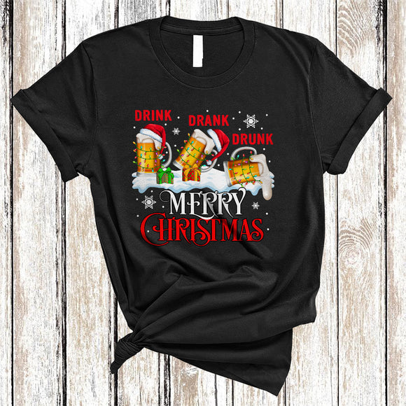 MacnyStore - Drink Drank Drunk Merry Christmas, Humorous Three Santa Beer Glasses, X-mas Snow Around T-Shirt