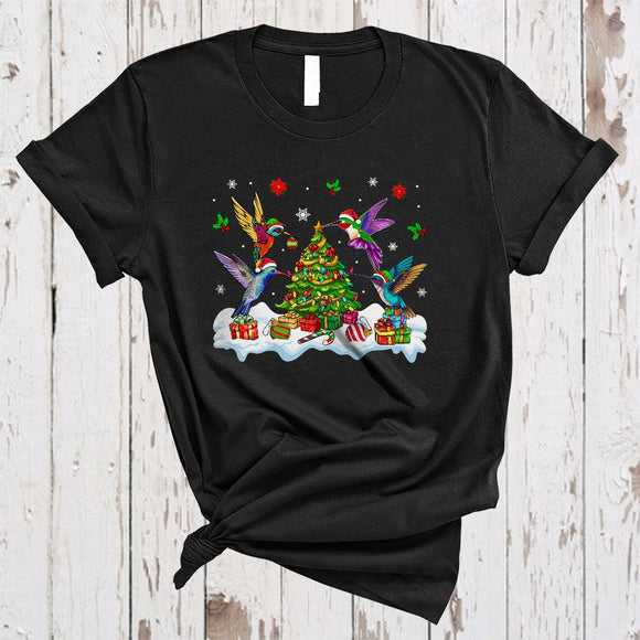 MacnyStore - Four Hummingbirds Decorating X-mas Tree, Cute Christmas Hummingbird Birds, Snow Around T-Shirt