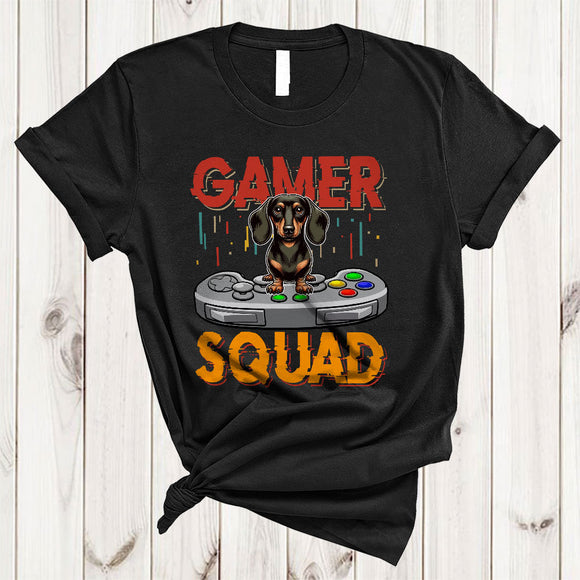 MacnyStore - Gamer Squad, Cheerful Cute Dachshund Playing Video Games, Animal Lover Gaming Gamer T-Shirt
