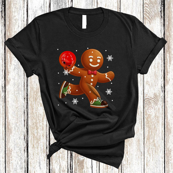 MacnyStore - Gingerbread Playing Bowling, Cheerful Funny Christmas Gingerbread Sport Player, X-mas Cookies T-Shirt