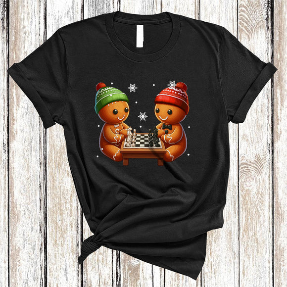 MacnyStore - Gingerbread Playing Chess, Cheerful Funny Christmas Gingerbread Sport Player, X-mas Cookies T-Shirt