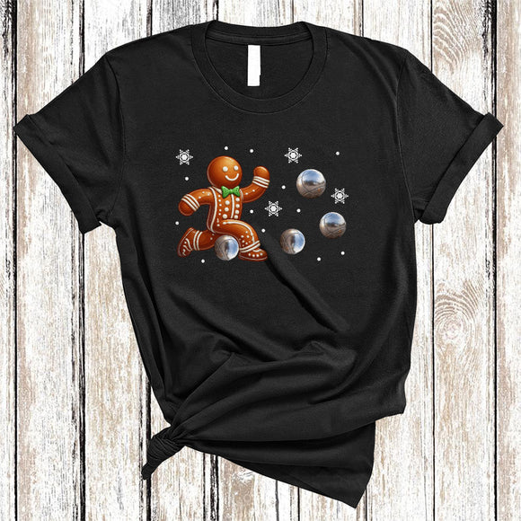 MacnyStore - Gingerbread Playing Petanque, Cheerful Funny Christmas Gingerbread Sport Player, X-mas Cookies T-Shirt