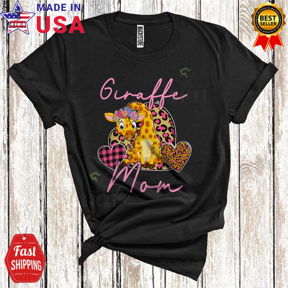 MacnyStore - Giraffe Mom Funny Cool Mother's Day Leopard Plaid Flowers Giraffe Wild Animal Lover T-Shirt