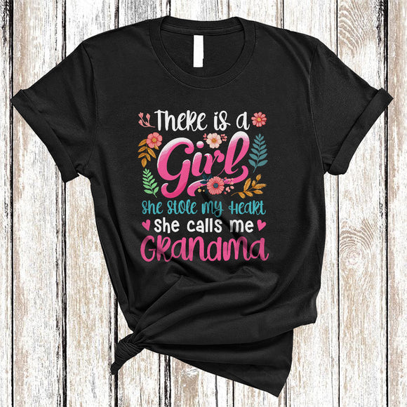 MacnyStore - Girl Stole My Heart She Calls Me Grandma, Cute Mother's Day Flowers Grandma, Women Family Group T-Shirt
