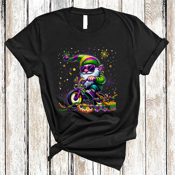 MacnyStore - Gnome Driving Bicycle, Amazing Mardi Gras King Cake Beads Gnomes Gnomies, Boys Family T-Shirt