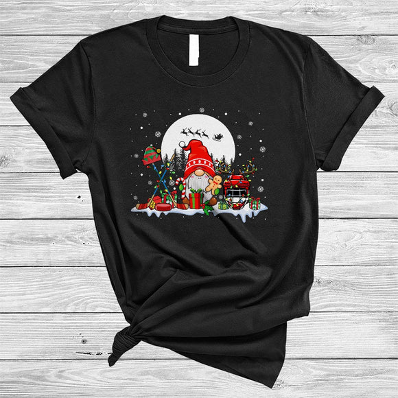 MacnyStore - Gnome With Hockey Equipment, Funny Lovely Christmas Snow Sport, X-mas Hockey Player T-Shirt