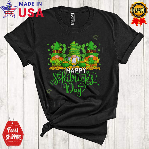 MacnyStore - Happy St. Patrick's Day Cute Cool Three Irish Leprechaun Gnomes Shamrock Horseshoe Lover T-Shirt