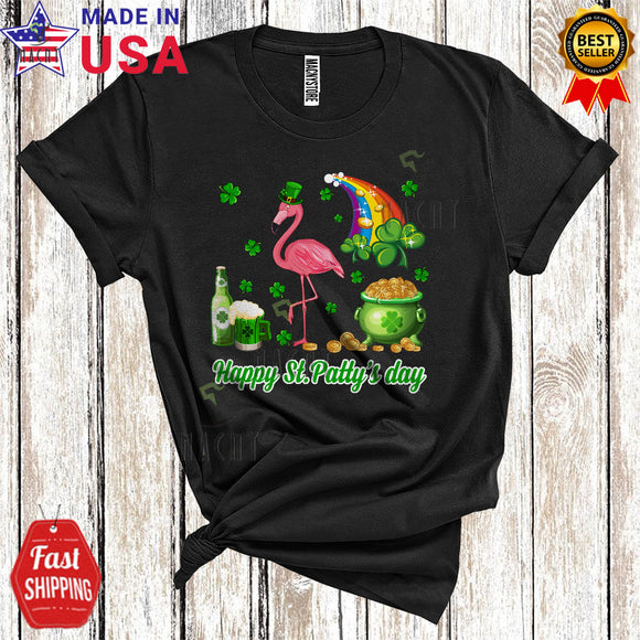 MacnyStore - Happy St. Patty's Day Cute Funny St. Patrick's Day Shamrock Leprechaun Flamingo Beer Drinking T-Shirt