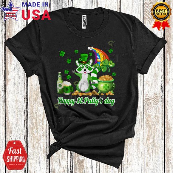 MacnyStore - Happy St. Patty's Day Cute Funny St. Patrick's Day Shamrock Leprechaun Raccoon Beer Drinking T-Shirt