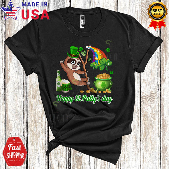 MacnyStore - Happy St. Patty's Day Cute Funny St. Patrick's Day Shamrock Leprechaun Sloth Beer Drinking T-Shirt