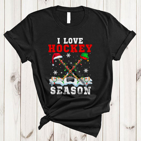 MacnyStore - I Love Hockey Season, Joyful Christmas Hockey Stick, Santa ELF X-mas Lights Sport Player T-Shirt