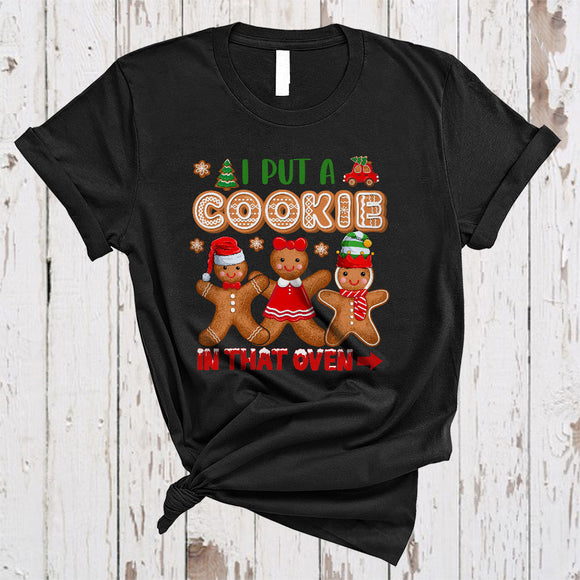 MacnyStore - I Put A Cookie In That Oven, Cute Lovely X-mas Pregnancy Announcement, Christmas Cookies Baker T-Shirt