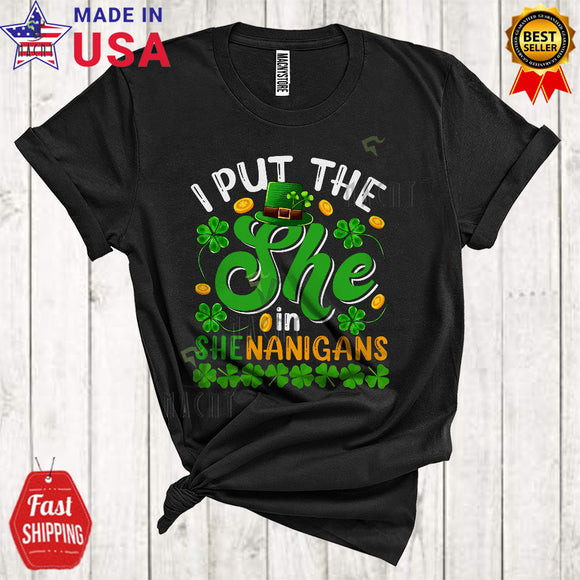 MacnyStore - I Put The She In Shenanigans Funny Happy St. Patrick's Day Shamrocks Leprechaun Couple Family Group T-Shirt