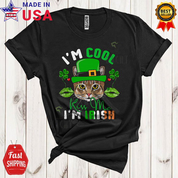 MacnyStore - I'm Cool Kiss Me I'm Irish Funny Happy St. Patrick's Day Irish Kiss Lips Leprechaun Cat Owner Lover T-Shirt