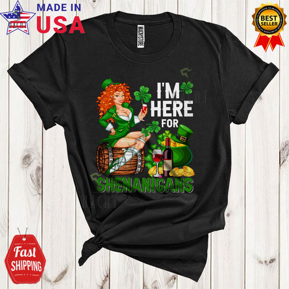 MacnyStore - I'm Here For Shenanigans Funny Cool St. Patrick's Day Irish Leprechaun Girl Drinking Wine Drunk Group T-Shirt