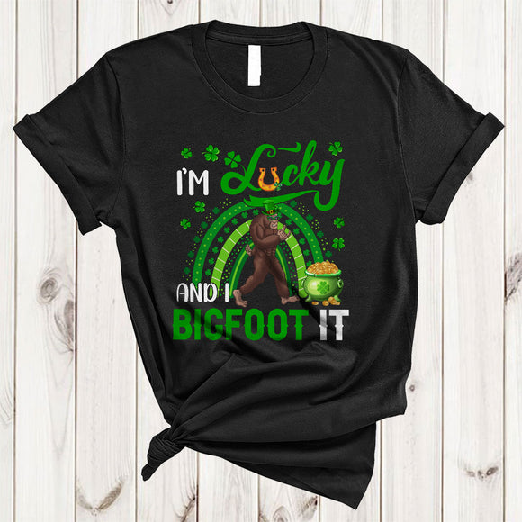 MacnyStore - I'm Lucky And I Bigfoot It, Amazing St. Patrick's Day Bigfoot Lover, Rainbow Irish Shamrock T-Shirt