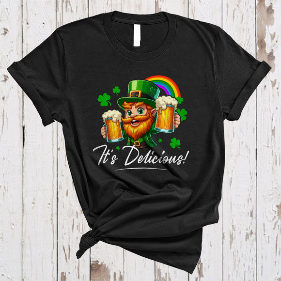 MacnyStore - It's Delicious, Adorable St. Patrick's Day Leprechaun Drinking Beer, Lucky Shamrock Rainbow T-Shirt