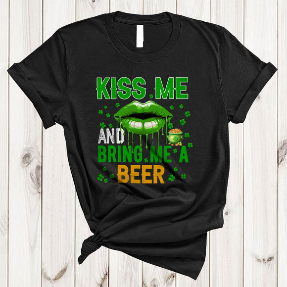 MacnyStore - Kiss Me And Bring Me A Beer, Wonderful St. Patrick's Day Lips, Boys Men Shamrock Drinking T-Shirt