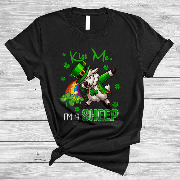 MacnyStore - Kiss Me I'm A Sheep, Lovely St. Patrick's Day Leprechaun, Shamrocks Rainbow Dabbing Animal T-Shirt