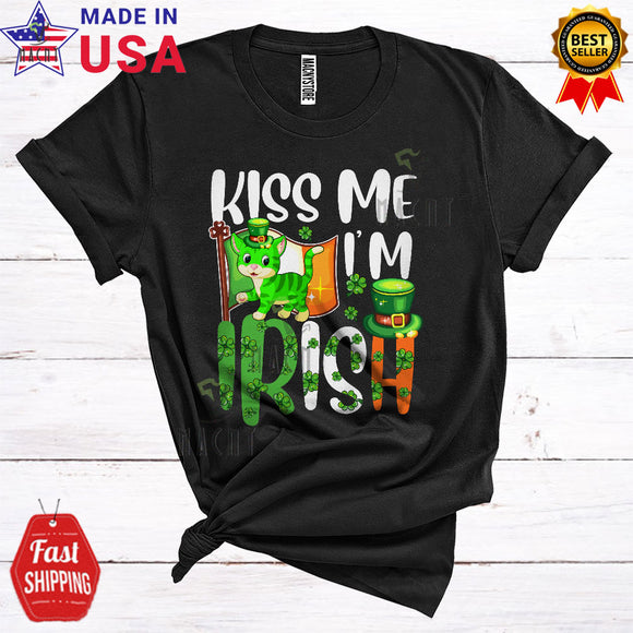 MacnyStore - Kiss Me I'm Irish Cute Happy St. Patrick's Day Irish Flag Shamrock Leprechaun Cat Lover T-Shirt