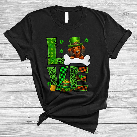 MacnyStore - LOVE, Amazing St. Patrick's Day Dachshund Leprechaun, Irish Plaid Shamrock Dachshund Play Bones T-Shirt