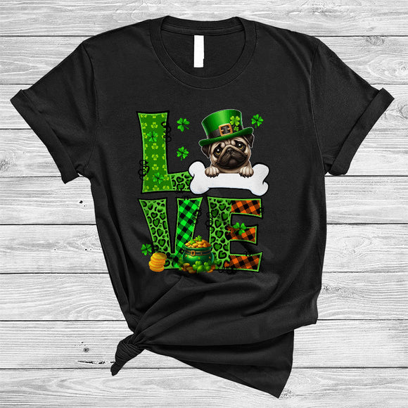 MacnyStore - LOVE, Amazing St. Patrick's Day Pug Leprechaun, Irish Plaid Shamrock Pug Play Bones T-Shirt