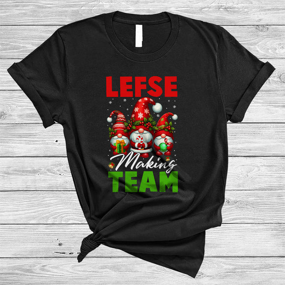 MacnyStore - Lefse Making Team, Adorable Christmas Three Norwegian Lefse Gnomes, X-mas Family Group T-Shirt