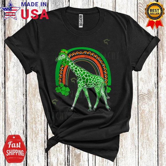 MacnyStore - Leprechaun Giraffe With Shamrock Rainbow Cute Happy St. Patrick's Day Zoo Wild Animal Lover T-Shirt
