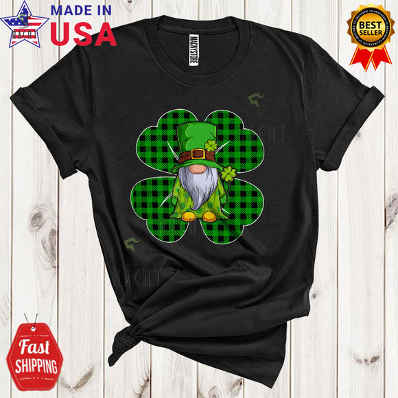 MacnyStore - Leprechaun Gnome With Green Plaid Shamrock Shape Funny Cool St. Patrick's Day Irish Gnome Lover T-Shirt