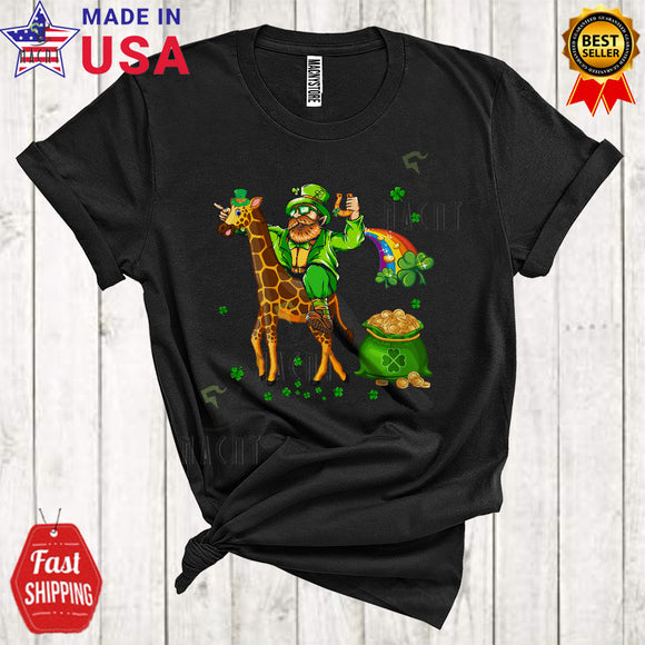 MacnyStore - Leprechaun Riding Giraffe Dog Cute Cool St. Patrick's Day Rainbow Shamrocks Animal Lover T-Shirt