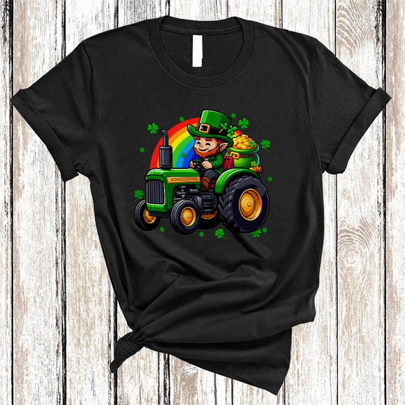 MacnyStore - Leprechaun Riding Tractor, Wonderful St. Patrick's Day Lucky Shamrock Rainbow, Family Group T-Shirt
