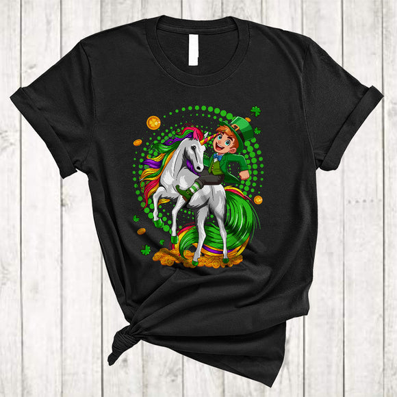 MacnyStore - Leprechaun Riding Unicorn, Adorable St. Patrick's Day Leprechaun Unicorn, Shamrock Animal Lover T-Shirt