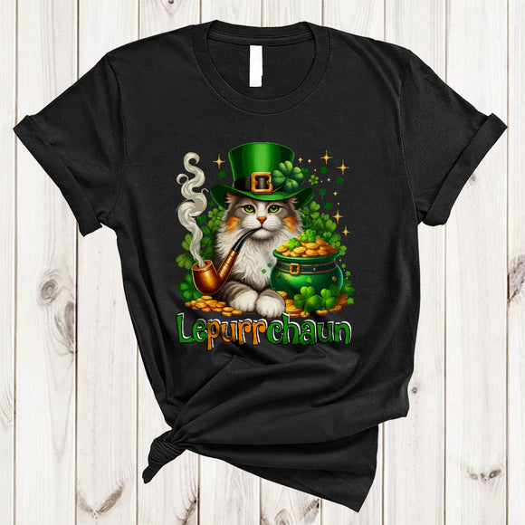 MacnyStore - Lepurrchaun, Lovely St. Patrick's Day Irish Shamrock Cat, Smoking Pipe Smoker T-Shirt