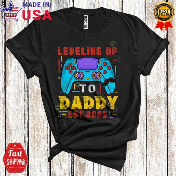 MacnyStore - Leveling Up To Daddy EST 2023 Cool Happy Father's Day Pregnancy Gamer Gaming T-Shirt