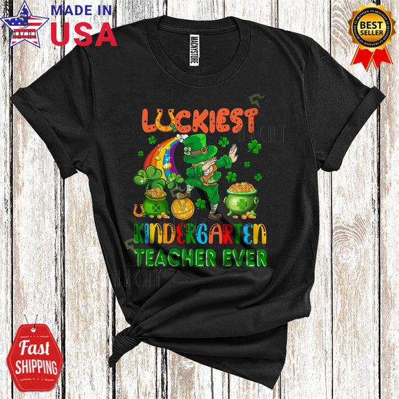 MacnyStore - Luckiest Kindergarten Teacher Ever Cool Funny St. Patrick's Day Teacher Dabbing Leprechaun Lover T-Shirt
