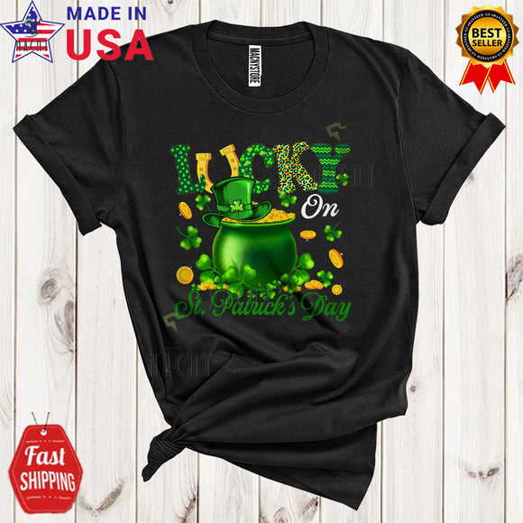 MacnyStore - Lucky On St. Patrick's Day Cool Funny St. Patrick's Day Leprechaun Gold Pot Shamrock Lover T-Shirt