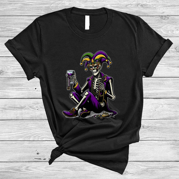 MacnyStore - Mardi Gras Jester Hat Skeleton, Amazing Mardi Gras Beads Skeleton Drinking Wine, Parade Group T-Shirt