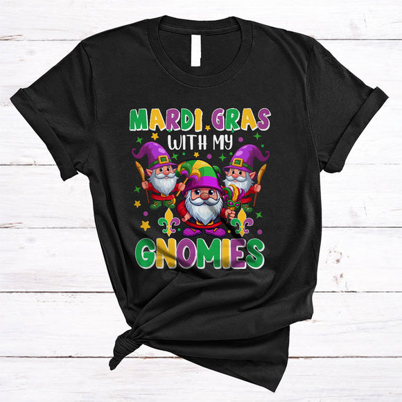 MacnyStore - Mardi Gras With My Gnomies, Awesome Mardi Gras Three Gnomes, Matching Parades Group T-Shirt