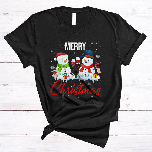 MacnyStore - Merry Christmas, Cute Couple Snowman Drinking Wine, X-mas Lights Snow Around T-Shirt