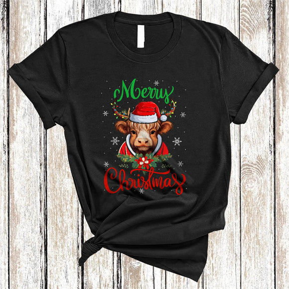 MacnyStore - Merry Christmas, Lovely Cool Santa Highland Cattle Cow, X-mas Lights Snow Farmer Lover T-Shirt