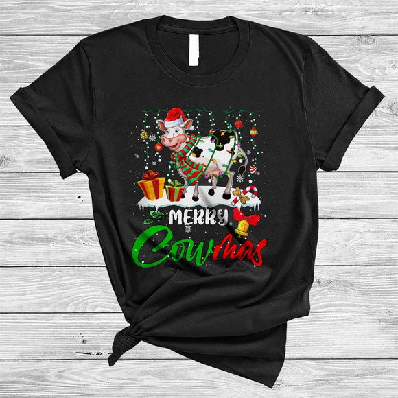 MacnyStore - Merry Cowmas, Colorful Christmas Santa Cow, X-mas Lights Snow Farm Farmer T-Shirt