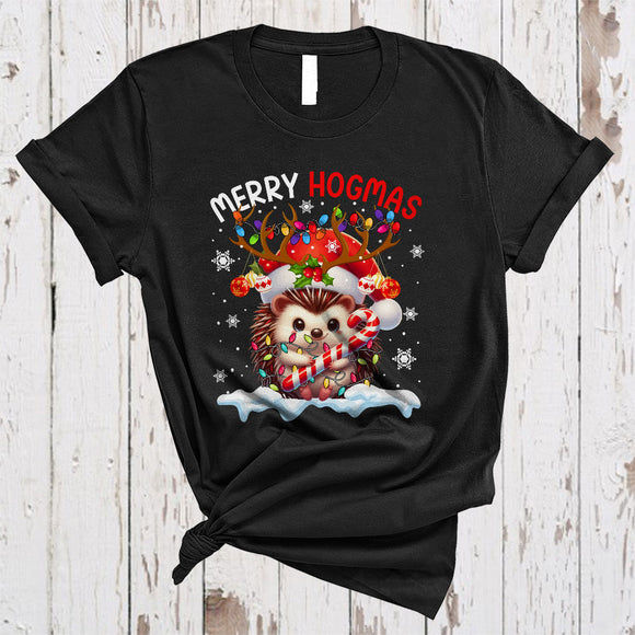 MacnyStore - Merry Hogmas, Lovely Wonderful Santa Reindeer Hedgehog Snow Around, X-mas Lights T-Shirt