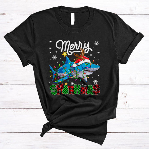 MacnyStore - Merry Sharkmas, Awesome Plaid Christmas Lights Santa Reindeer Shark Lover, X-mas Snow T-Shirt