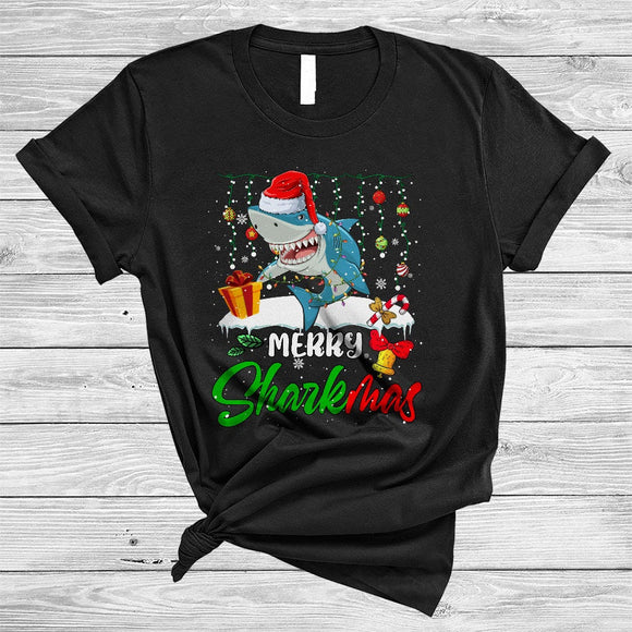 MacnyStore - Merry Sharkmas, Colorful Christmas Santa Shark, X-mas Lights Snow Animal Lover T-Shirt