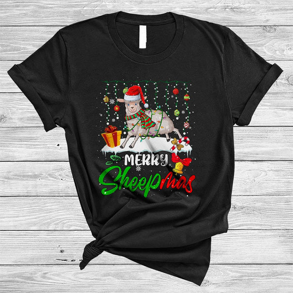 MacnyStore - Merry Sheepmas, Colorful Christmas Santa Sheep, X-mas Lights Snow Farm Farmer T-Shirt